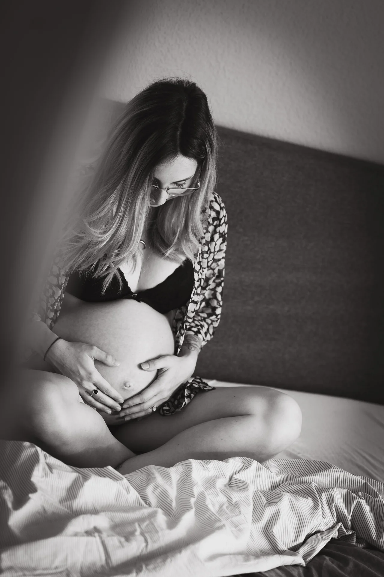 maternity portrait on bed